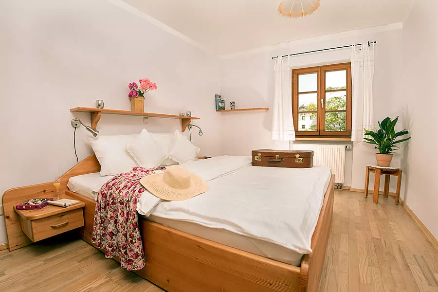 Schlafzimmer mit Doppelbett Ferienwohnung Heublume