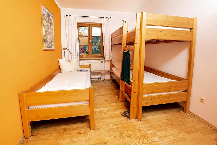 Schlafzimmer mit Etagenbett Ferienwohnung Ringelblume